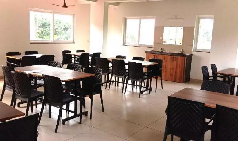 Hotel Rays Inn Boarding & Lodging