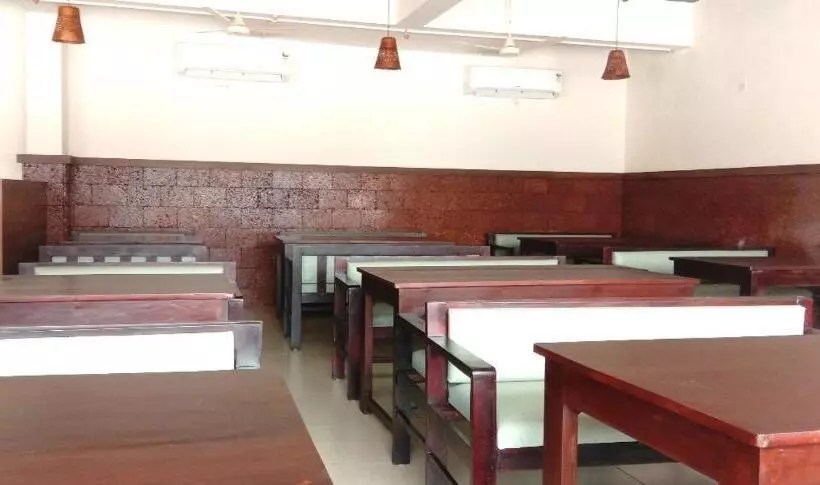 Hotel Rays Inn Boarding & Lodging