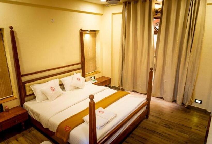 Отель S A Golden Resort Murud Janjira