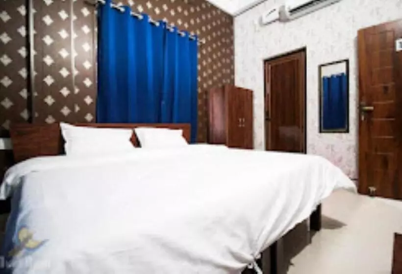 ホテル Saukari S & Restaurant Rishikesh