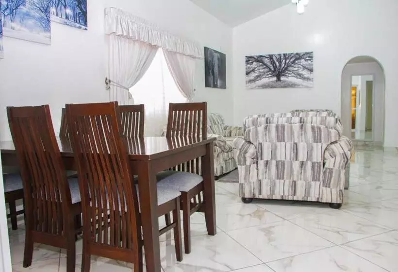 تختخواب و صبحانه Three Palms Home