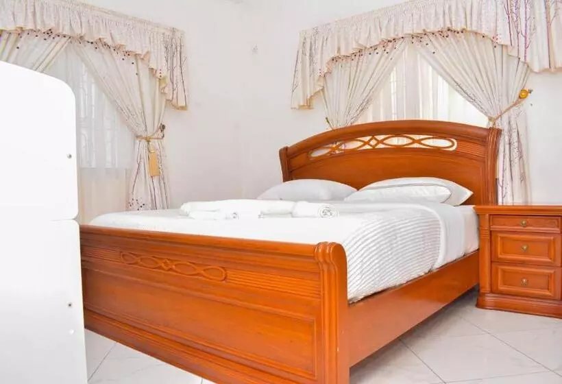 تختخواب و صبحانه Three Palms Home