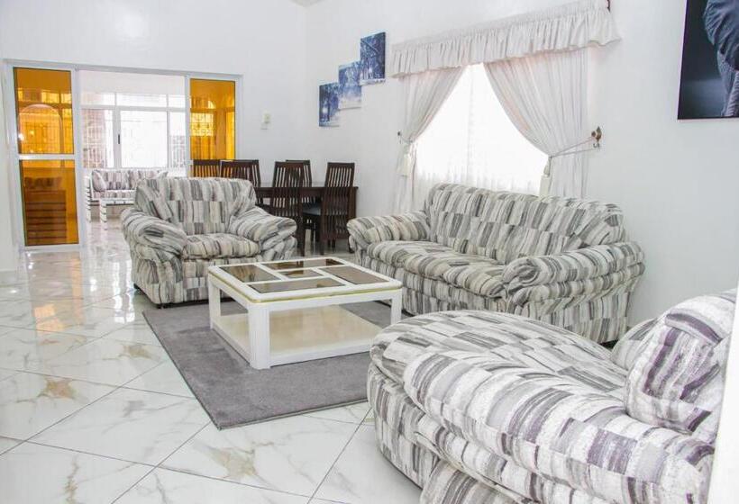 تختخواب و صبحانه Three Palms Home