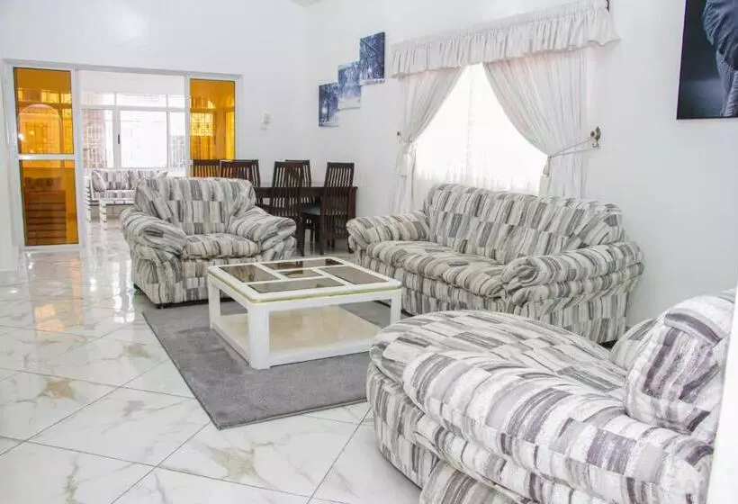 تختخواب و صبحانه Three Palms Home