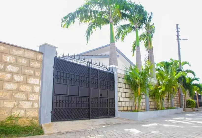 تختخواب و صبحانه Three Palms Home