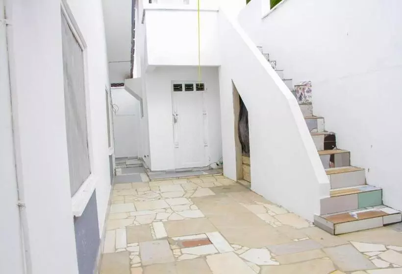 تختخواب و صبحانه Three Palms Home