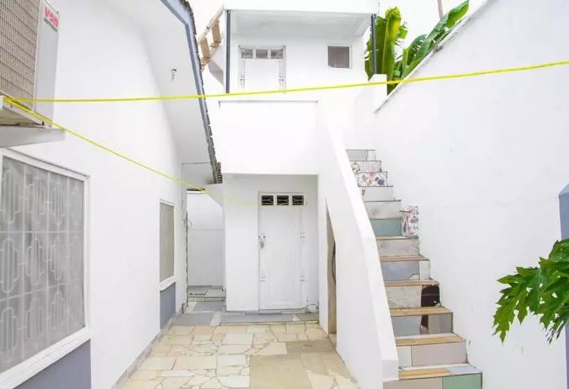 تختخواب و صبحانه Three Palms Home