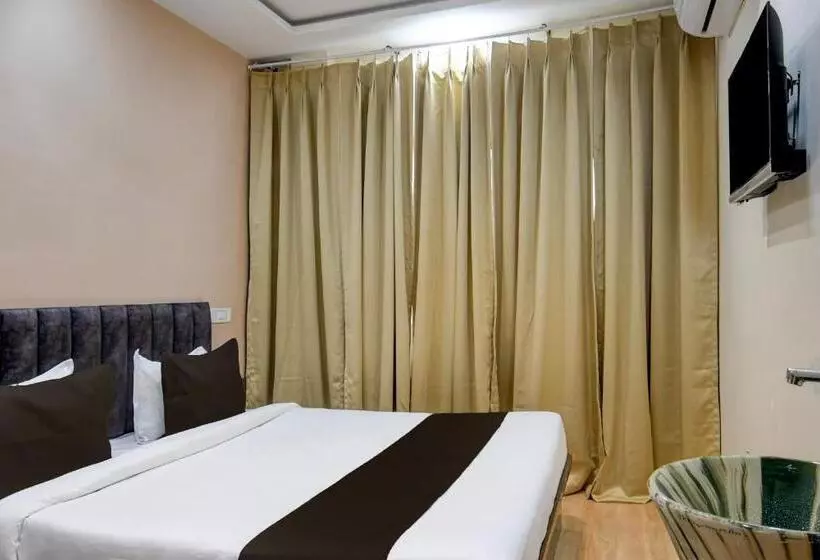 ホテル Krishna Inn