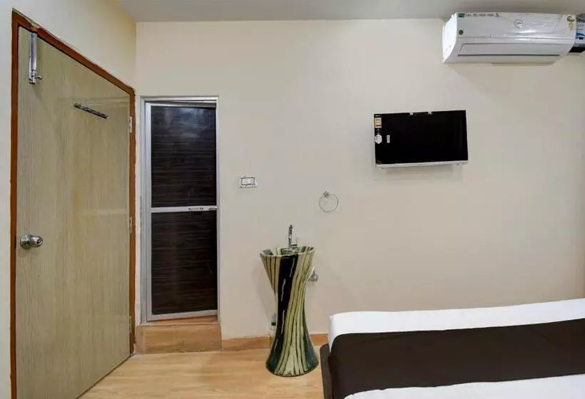 ホテル Krishna Inn