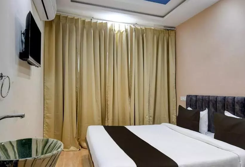 ホテル Krishna Inn