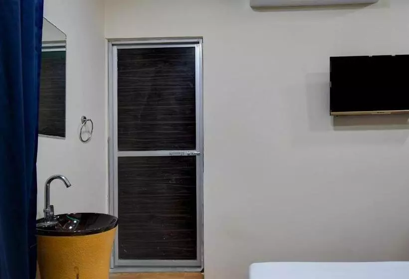ホテル Krishna Inn