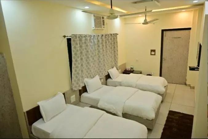 Hotelli Raghuveer Inn By Bookingcare