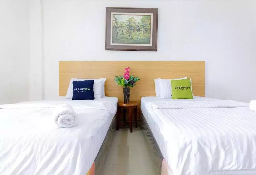 Hotelli Urbanview Srb Near Mall Ciputra Cibubur By Reddoorz