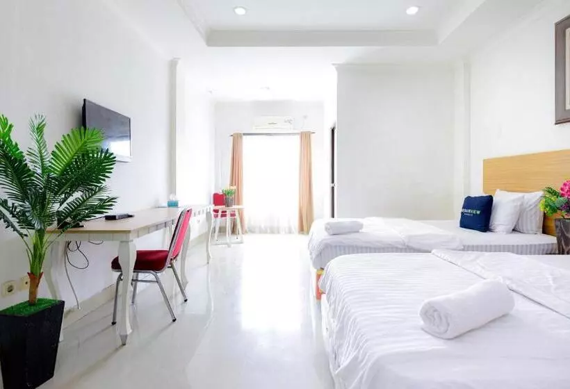 Hotelli Urbanview Srb Near Mall Ciputra Cibubur By Reddoorz