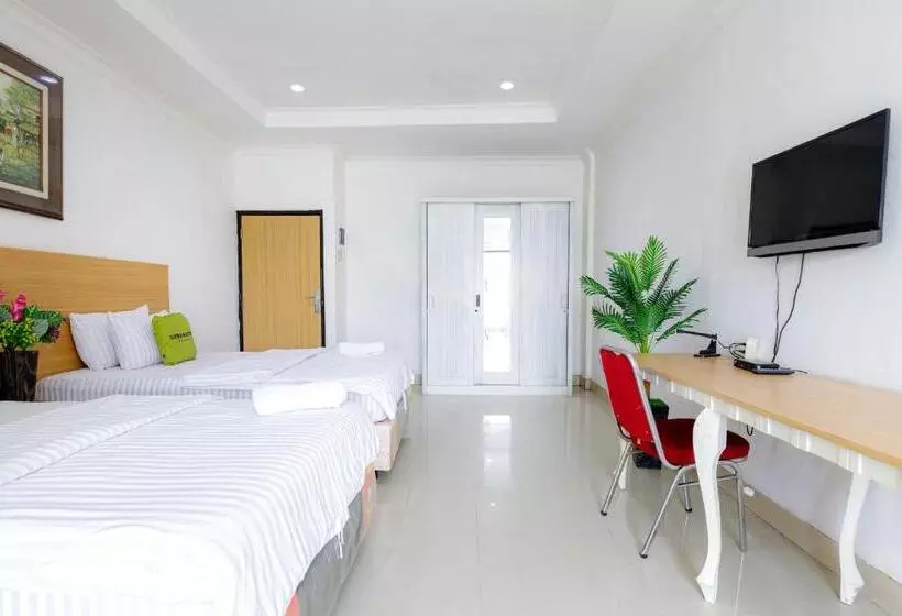 Hotelli Urbanview Srb Near Mall Ciputra Cibubur By Reddoorz
