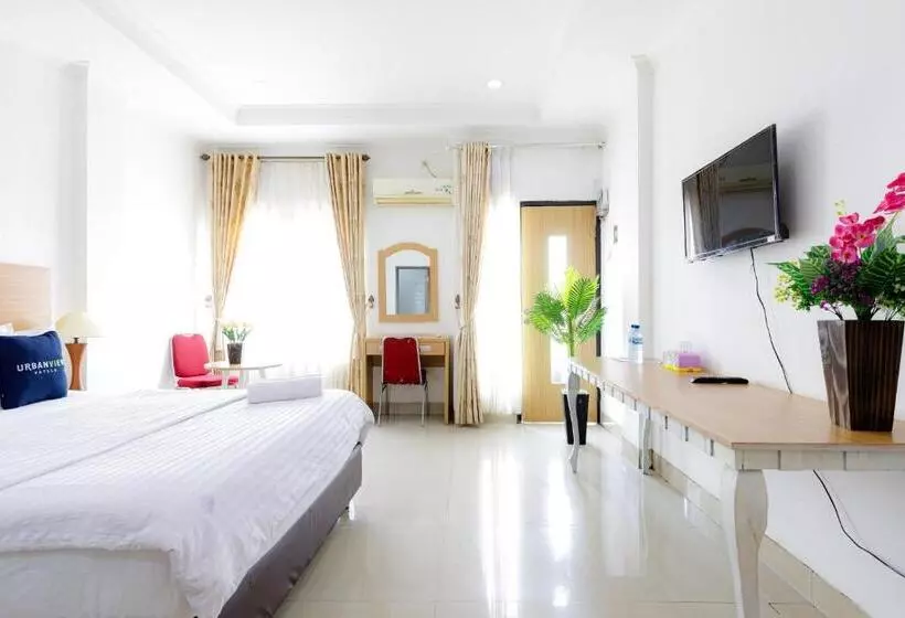 Hotelli Urbanview Srb Near Mall Ciputra Cibubur By Reddoorz