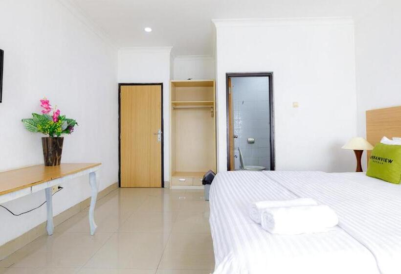 Hotel Urbanview Srb Near Mall Ciputra Cibubur By Reddoorz