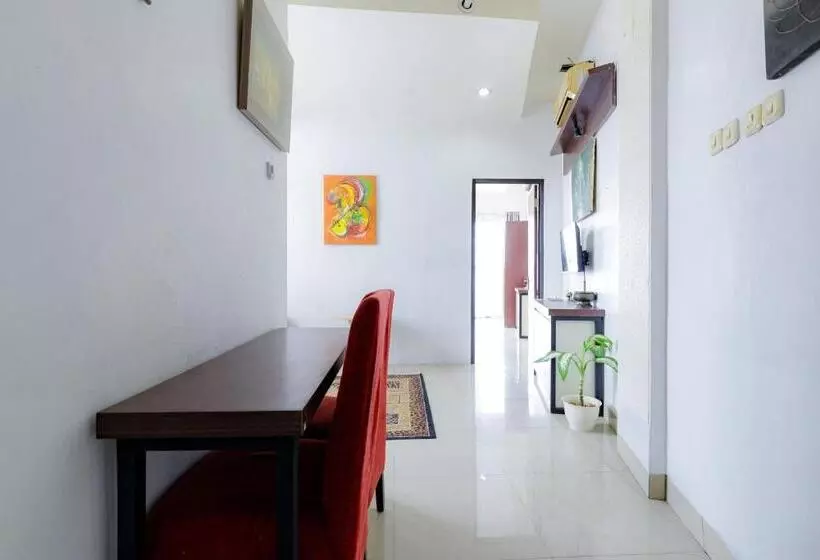 Hotelli Urbanview Srb Near Mall Ciputra Cibubur By Reddoorz