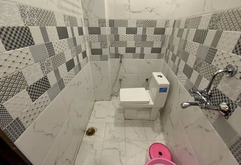 هتل Vk Inn Prayagraj