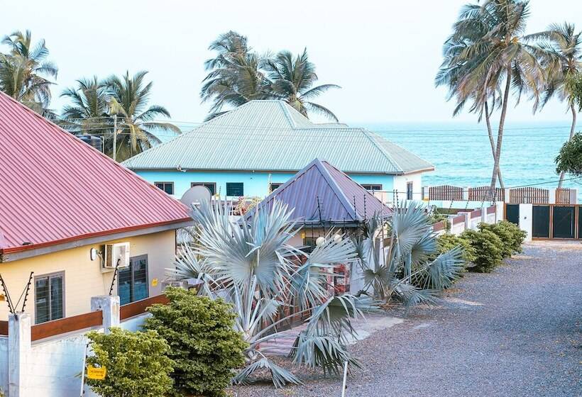 مبيت وإفطار Afua Oparebea Courts