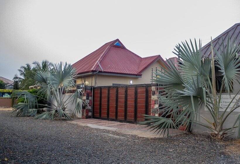 مبيت وإفطار Afua Oparebea Courts