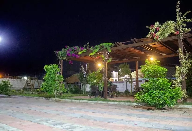 Aamiaismajoitus (B&B) Afua Oparebea Courts