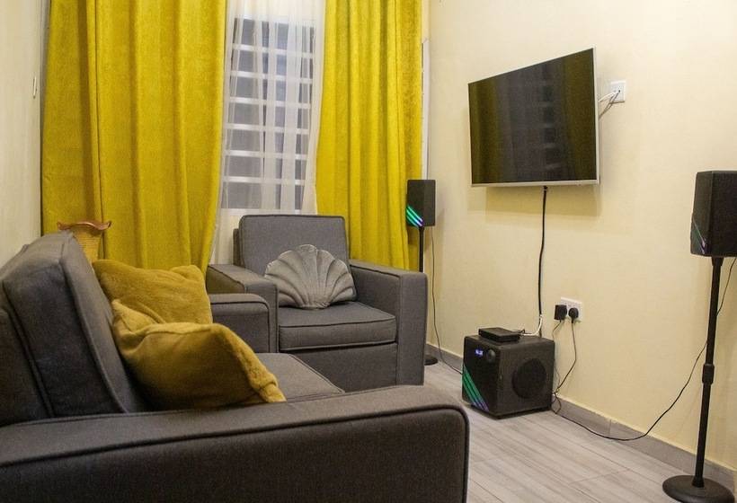 مبيت وإفطار Afua Oparebea Courts