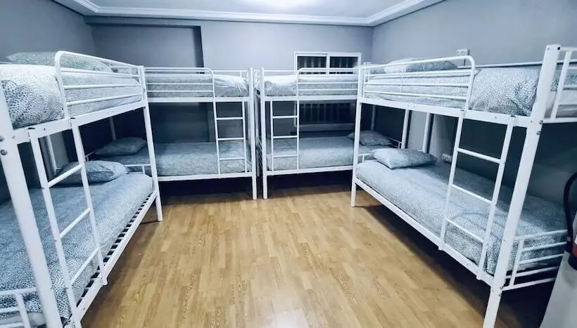 Hostel 165
