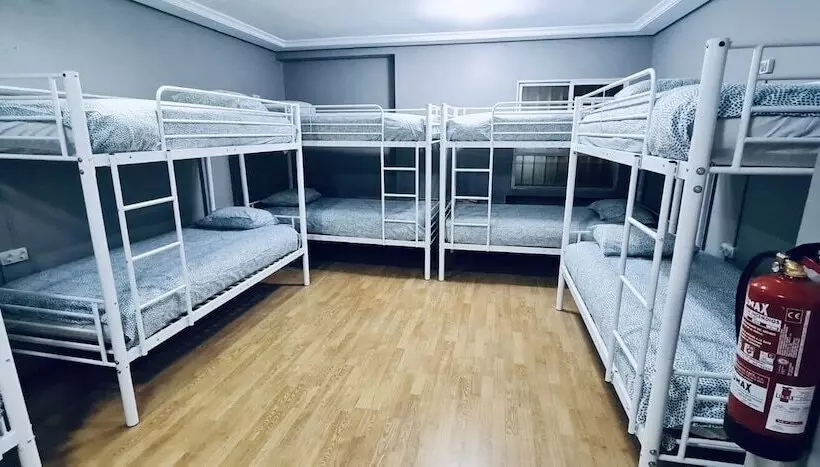 Hostel 165