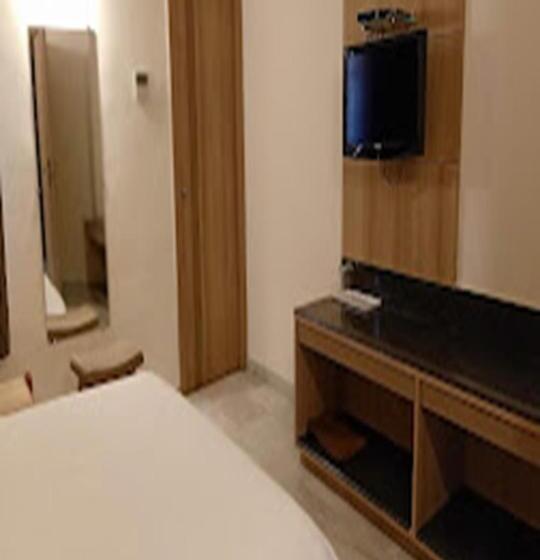 هتل Bhimas Deluxe Tirupati