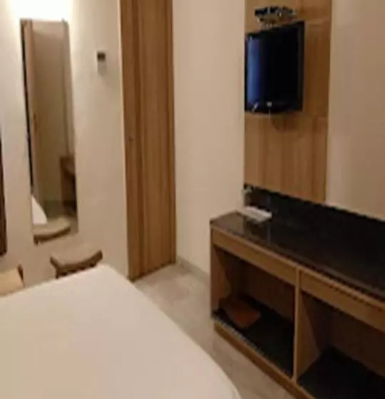 ホテル Bhimas Deluxe Tirupati