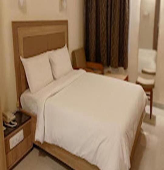 هتل Bhimas Deluxe Tirupati