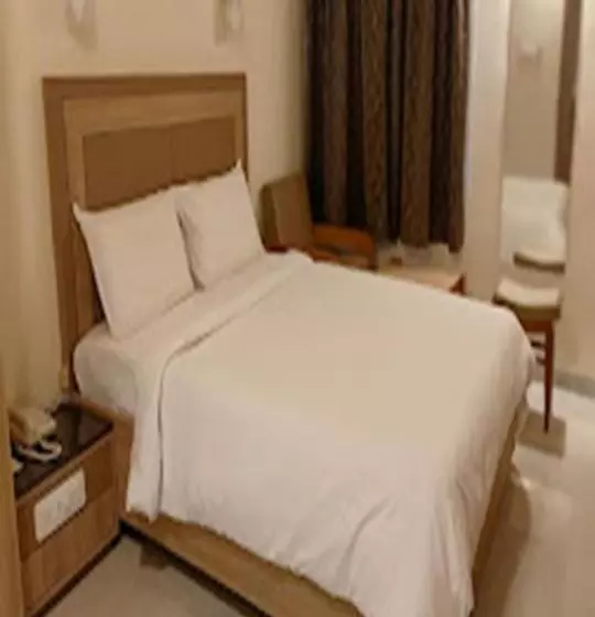 ホテル Bhimas Deluxe Tirupati