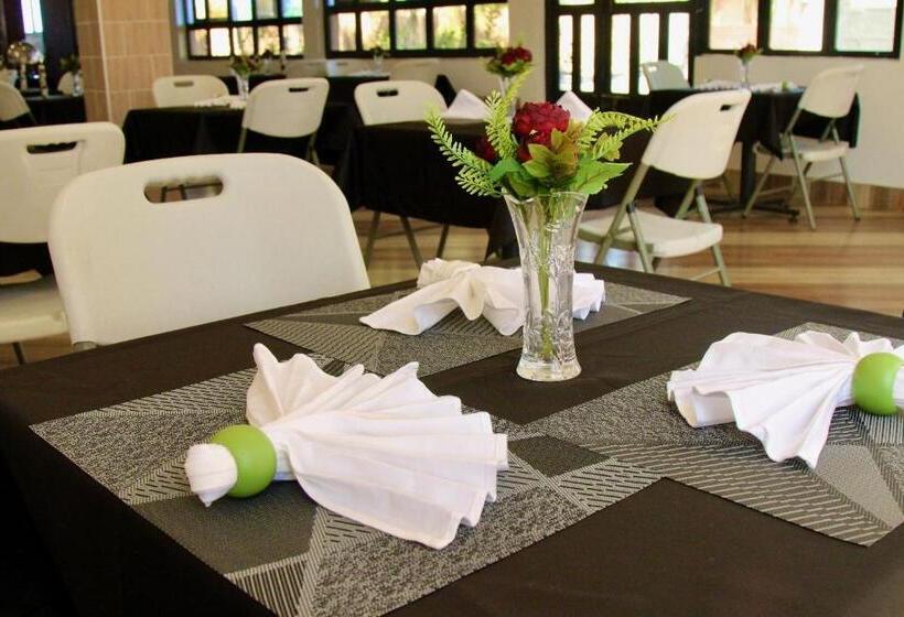 هتل Lukenya Alkebu Resort