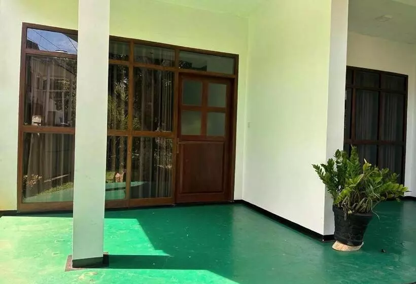 Hotelli Udawalawa Center Point Safari Villa