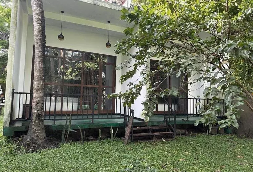 Hotelli Udawalawa Center Point Safari Villa