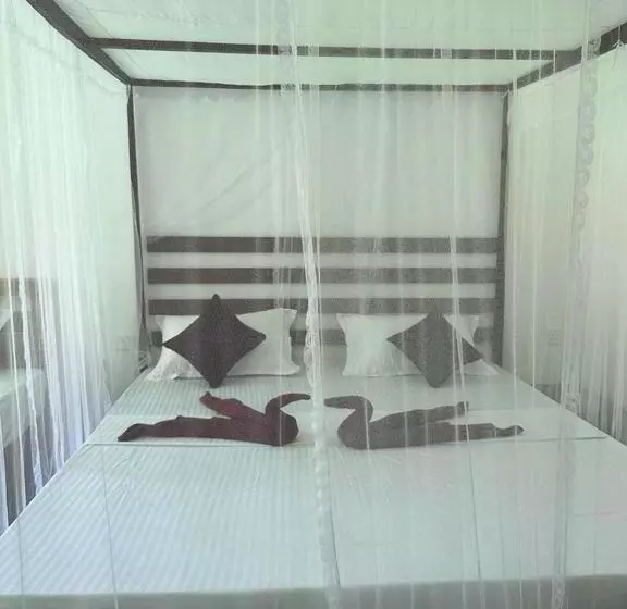Hotelli Udawalawa Center Point Safari Villa