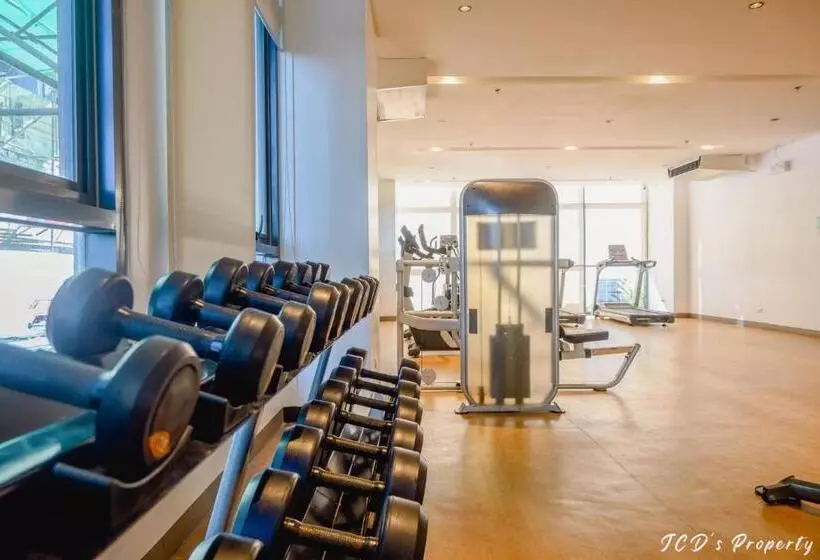Mactan Newtown Near Airport! With Pool Access