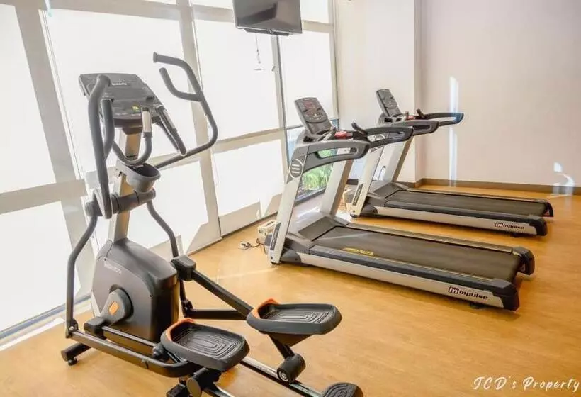Mactan Newtown Near Airport! With Pool Access