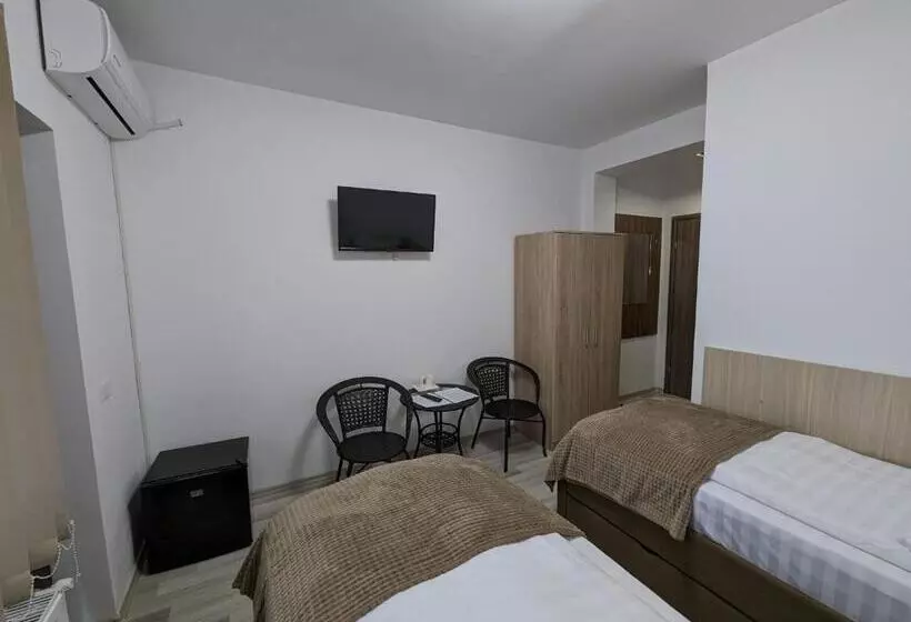 ペンション 2family