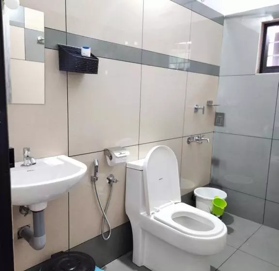 Majatalo Olive Homestay 1bhk Diamond Ernakulam