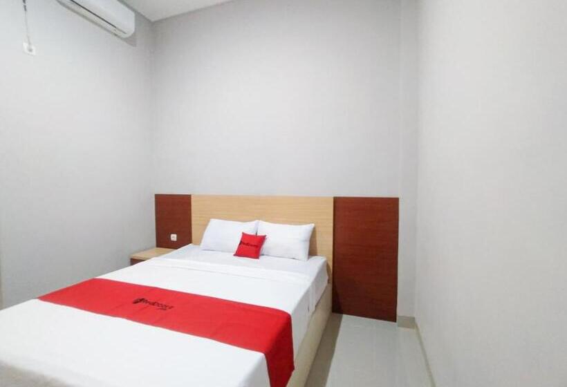 בית מלון כפרי Reddoorz Syariah Near Alun Alun Tegal 2