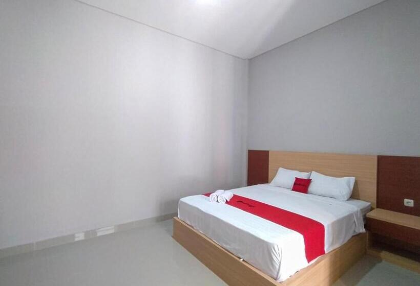 בית מלון כפרי Reddoorz Syariah Near Alun Alun Tegal 2