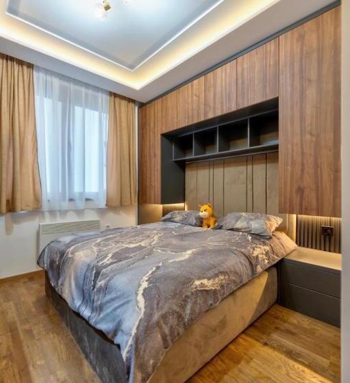 Mans Lux 8 Apartman