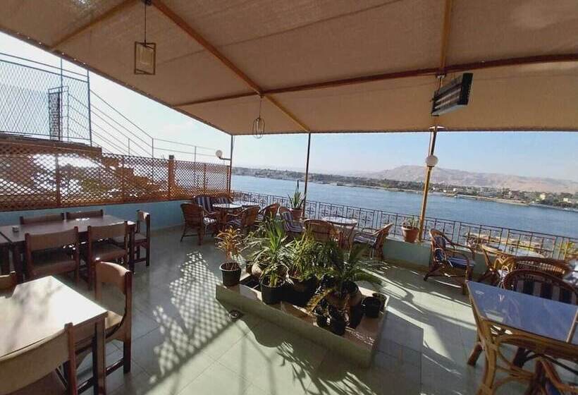 Merry Land Hotel & Roof Top Nile Restaurant Luxor