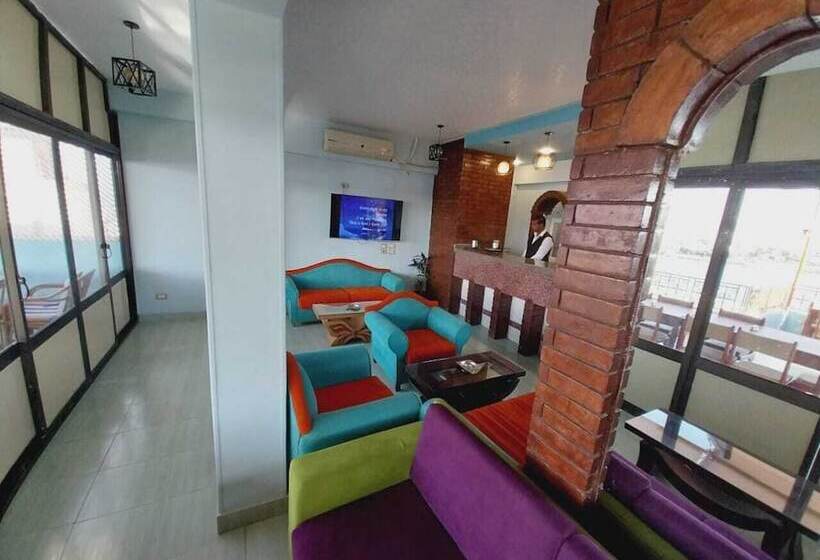 Merry Land Hotel & Roof Top Nile Restaurant Luxor