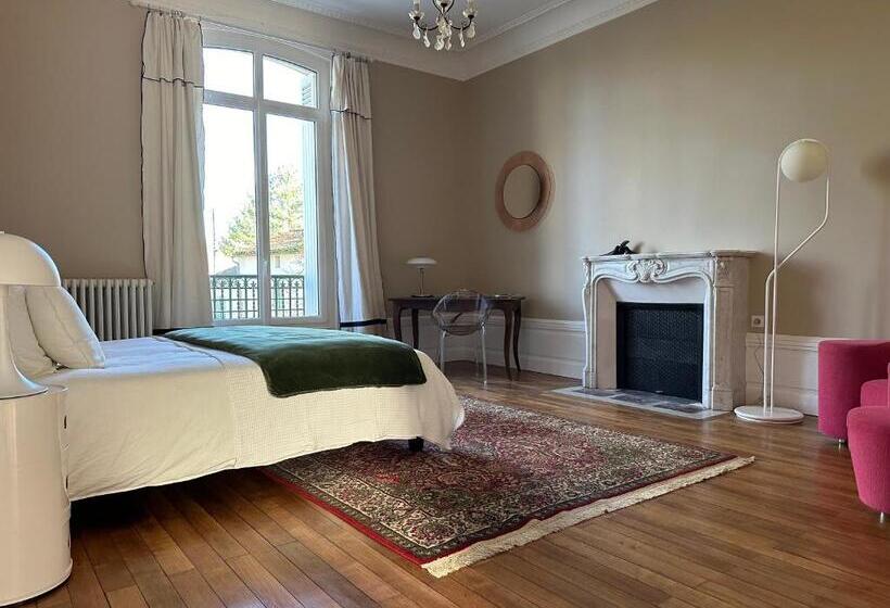 بنسيون Château De Moulède