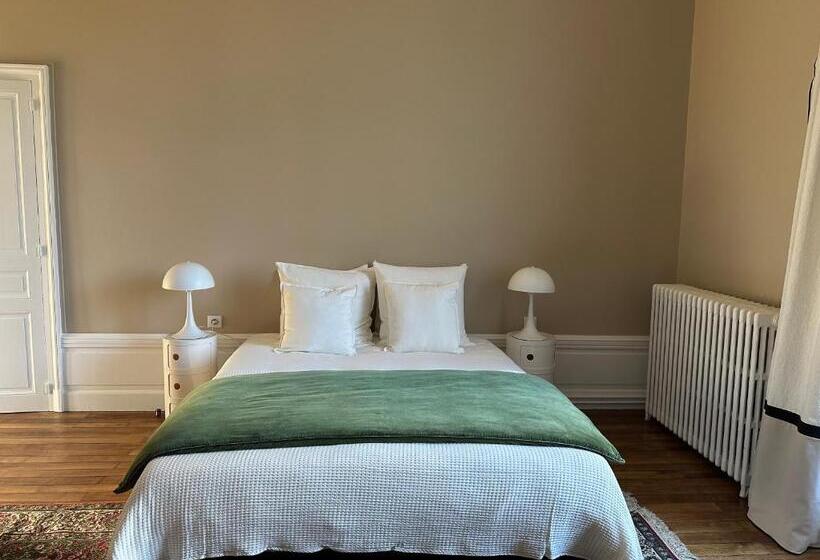 بنسيون Château De Moulède