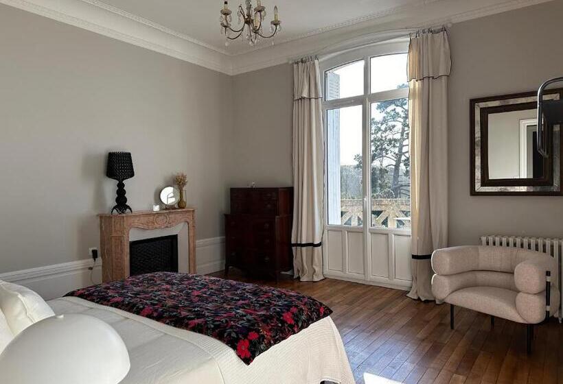 بنسيون Château De Moulède