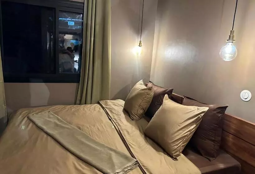 تختخواب و صبحانه N